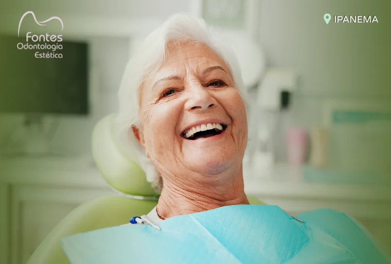 paciente idoso sorrindo apos implante dentario 01 paciente idoso sorrindo apos implante dentario 01